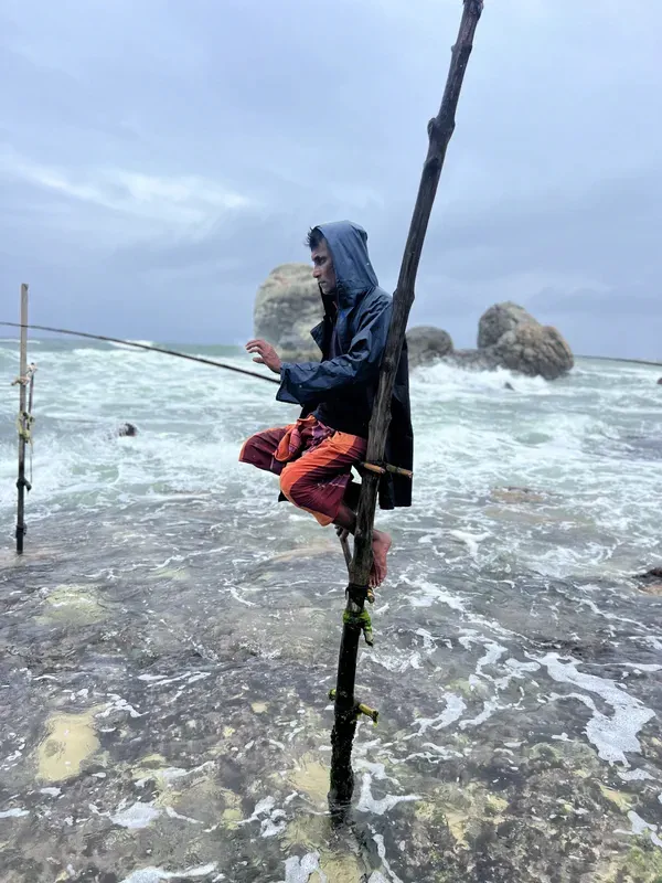 Pêcheur traditionnel Sri Lankais